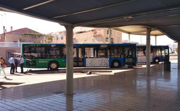El futuro bus urbano de Roquetas será gratuito para los mayores y tendrá tarifas especiales para estudiantes