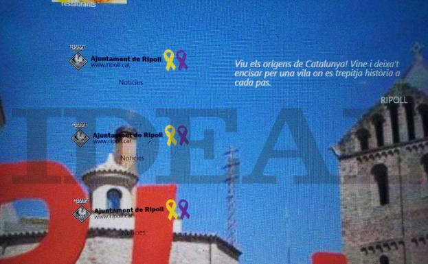 Lazos amarillos e invitación a conocer los orígenes de Cataluña en los paneles turísticos de Roquetas