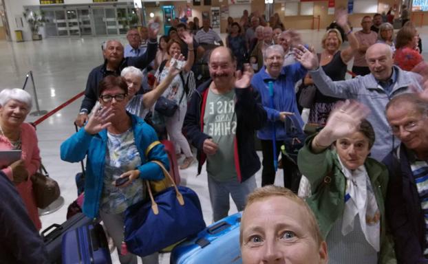 Despedidas entre lágrimas, el amargo final de los trabajadores de Thomas Cook