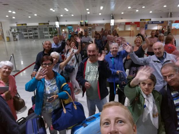 Despedidas entre lágrimas, el amargo final de los trabajadores de Thomas Cook