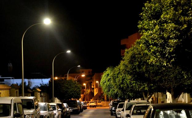 Roquetas consigue casi 4 millones para sustituir cerca de la mitad de su alumbrado por otro tipo LED