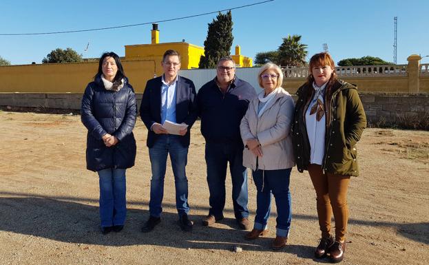 El PSOE denuncia la falta de partidas para el hospital y el IES de Las Salinas en los presupuestos de la Junta