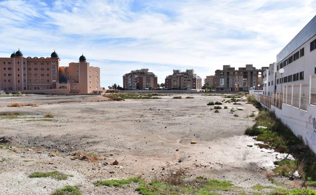 Primer paso para la cesión de la parcela para el futuro IES de Las Salinas en la calle Alemania