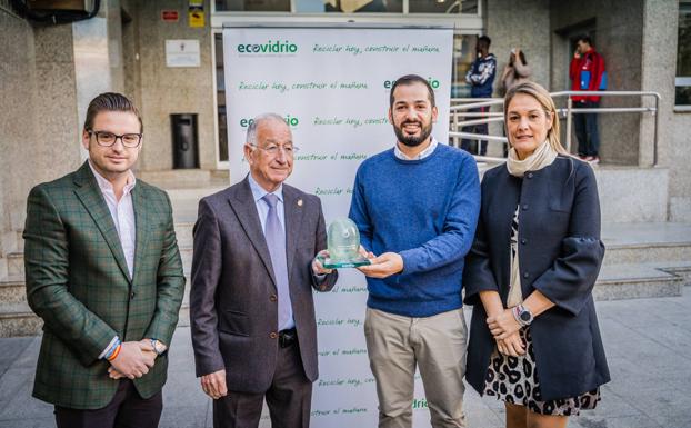 El reciclado de vidrio se disparó este verano tras la campaña Banderas Verdes