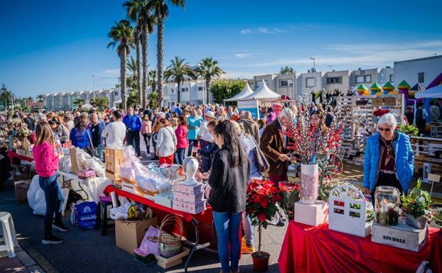 Cientos de personas dieron la bienvenida a la Navidad en la Urbanización