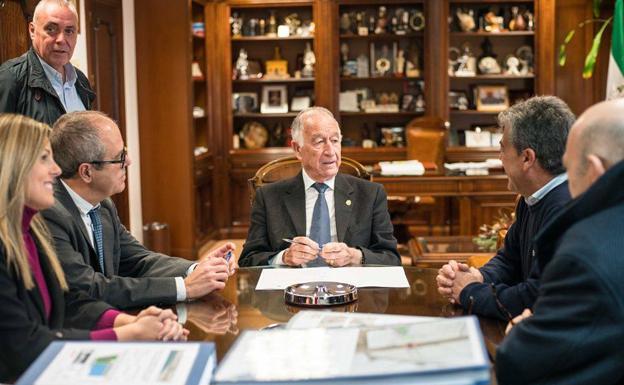 Roquetas y la UAL renuevan su colaboración en la Universidad de Mayores