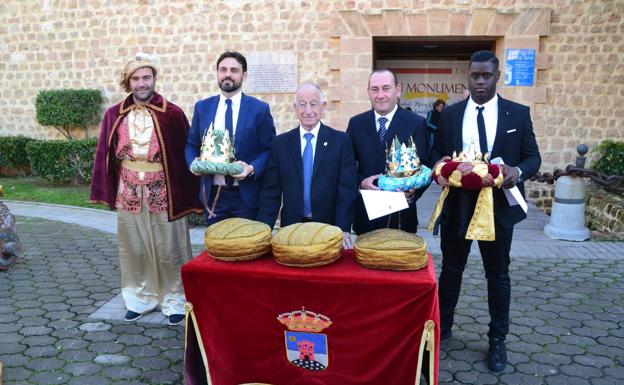 Los emisarios de la Cabalgata de Roquetas ya tienen sus coronas
