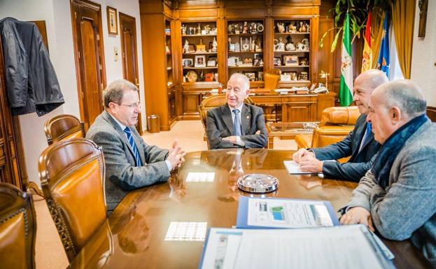 Ayuntamiento y Cámara quieren impulsar el Palacio de Congresos de Aguadulce