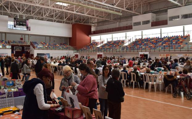 El Palacio de los Deportes de Las Cabañuelas acoge este domingo el XV Encuentro de Encajeras