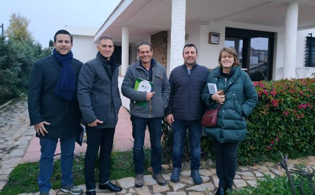 El grupo de Cs se ofrece como enlace entre las asociaciones de personas con discapacidad de Roquetas y la Junta