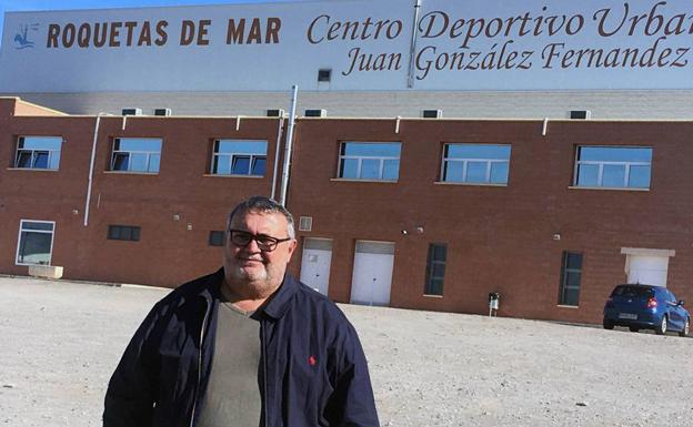 El PSOE vuelve a reclamar el arreglo de los accesos a la piscina de El Parador, que llevan 15 años esperando