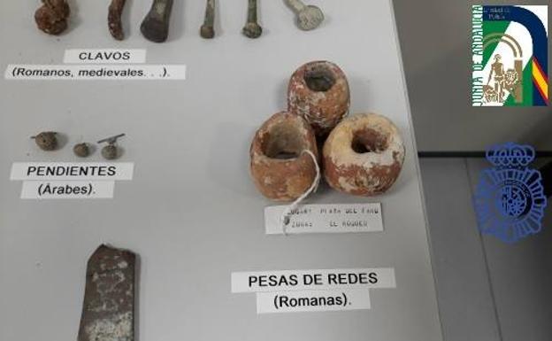 Cazan a un aficionado con casi 500 piezas arqueológicas ilegales