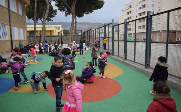 El CEIP Virgen de la Paz de Vícar estrena nuevo recreo fruto de la colaboración con empresas