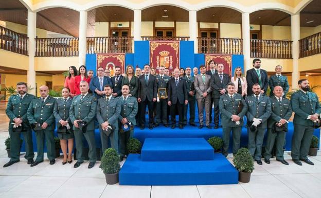 Roquetas entregó su máxima distinción a la Guardia Civil con motivo de su 175 aniversario