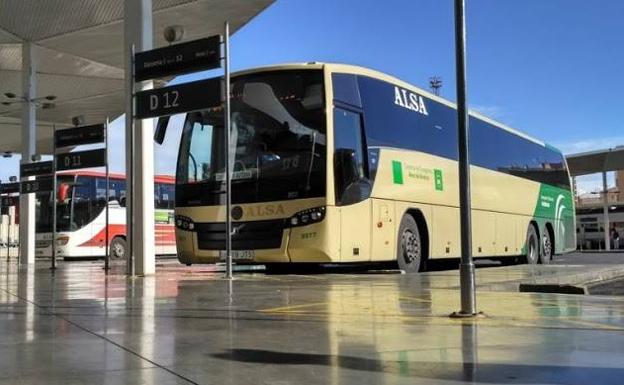 Solo diez pasajeros usaron los buses lanzadera gratuitos acordados entre la Junta y el Ayuntamiento