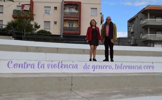 La Gangosa se llena de pintadas contra la violencia de género y en favor de la mujer
