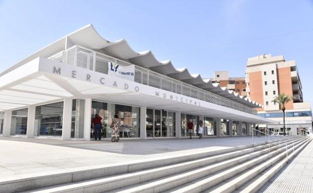 A concurso una veintena de puestos vacantes en los mercados de Roquetas y Aguadulce
