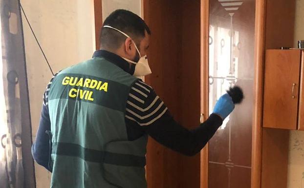 Detenidos tres jóvenes por robos con escalo en cuatro viviendas de Roquetas de Mar