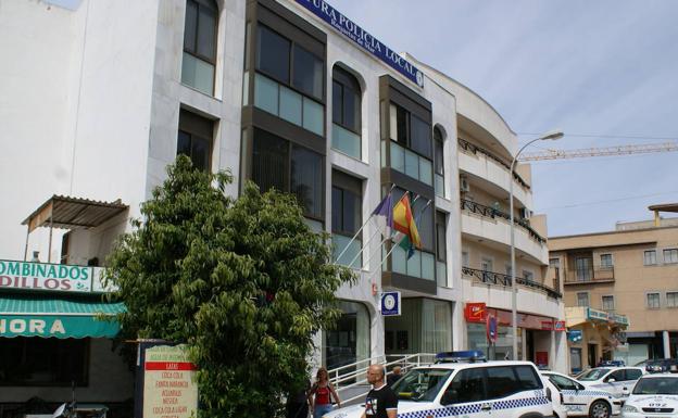 Sin cámaras, ni climatización y deficientes registros, el Defensor del Pueblo critica los calabozos de Roquetas