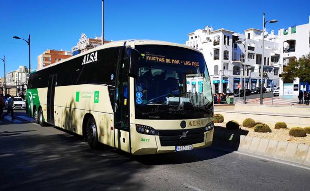 Los buses recuperan sus recorridos habituales mientras esté abierto El Cañarete, aunque se mantienen los refuerzos