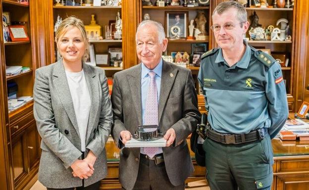 La Guardia Civil reconoce la colaboración del Ayuntamiento de Roquetas