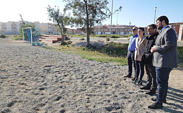 Desarrollo Urbano y Servicios Sociales mejorarán las pistas de Las 200 Viviendas de Roquetas
