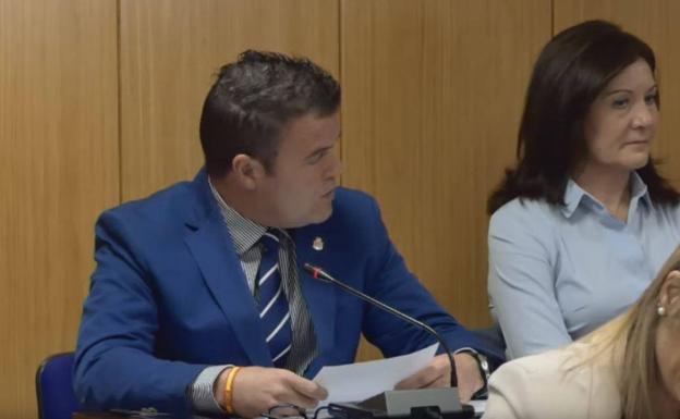 Cerrudo y Amat se acusan mutuamente de la ruptura del pacto entre el PP y Vox en Roquetas
