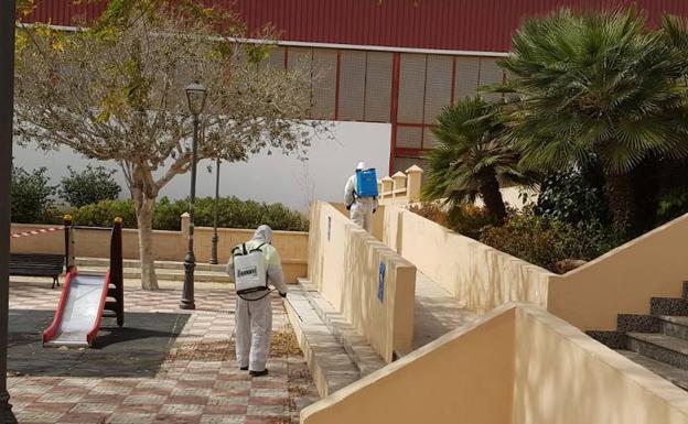 Roquetas responde a las críticas por el 'apagón informativo' publicando sus protocolos de actuación
