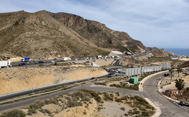 El tráfico en los enlaces de la A7 de El Parador y Aguadulce se desploma más de un 60%