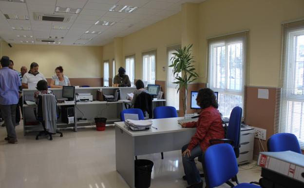 Roquetas busca 5 administrativos, 8 técnicos de administración y 2 informáticos