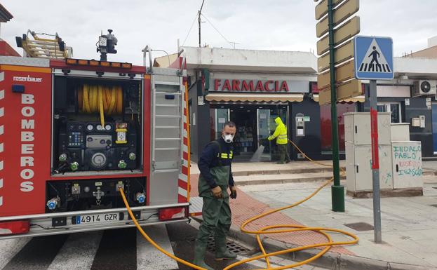 Bomberos del Poniente refuerzan las labores de desinfección en Vícar