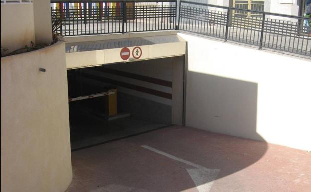 Los aparcamientos subterráneos de Roquetas reservan un centenar de plazas para «servicios esenciales»