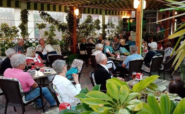 Chiringuitos y hosteleros piden ampliar las terrazas ante el recorte que impondrá el distanciamiento