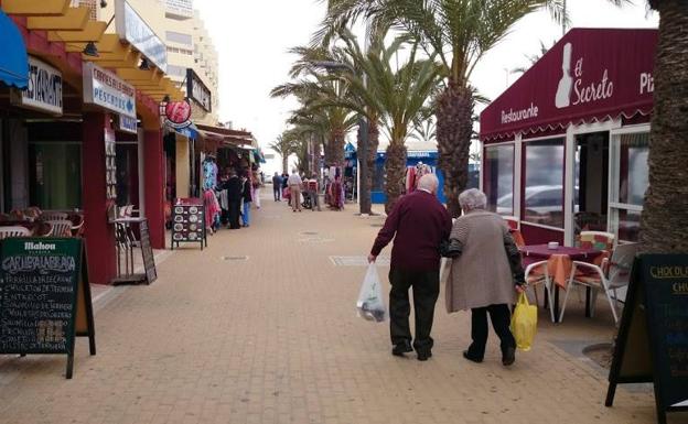 La crisis de la Covid-19 impulsa una federación de asociaciones de comerciantes en Roquetas en busca de una «respuesta conjunta»