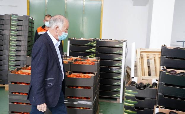 Amat agradece la colaboración de empresas y vecinos para hacer frente a la crisis