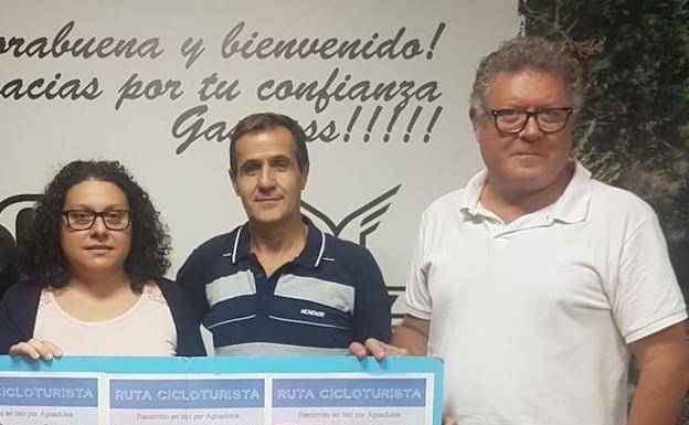 Las asociaciones de vecinos de La Paz y La Gloria de Aguadulce acusan al Gobierno de mentir y exigen test para sanitarios y policías