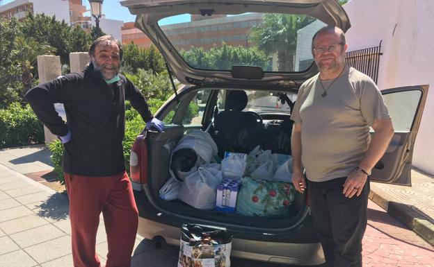 La Asociación Posidonia de Aguadulce recoge alimentos para la Cáritas