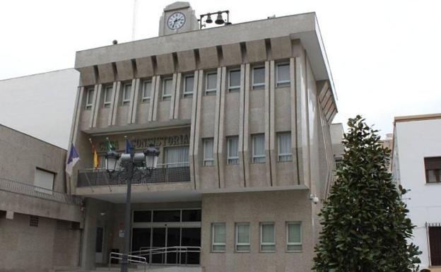 La oposición acusa a Amat de «marear la perdiz» con las ayudas y exige medidas concretas y consensuadas