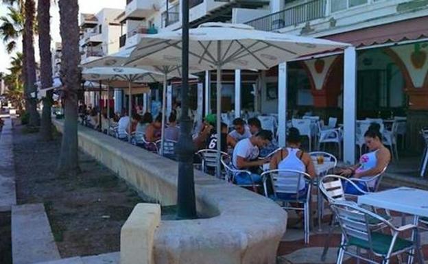 Una declaración responsable bastará para poder ampliar o solicitar nuevas terrazas de hostelería en Roquetas