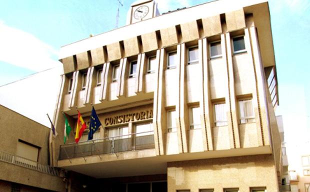 Roquetas implanta un servicio de información para autónomos y pymes sobre las ayudas de la Covid-19
