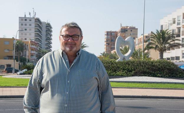 El PSOE advierte de la proliferación de mosquitos, que pueden ser «la puntilla» para la hostelería de Roquetas