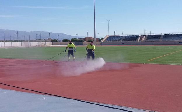 Roquetas aplaza sus grandes conciertos, pero ya empieza a abrir sus primeras instalaciones deportivas