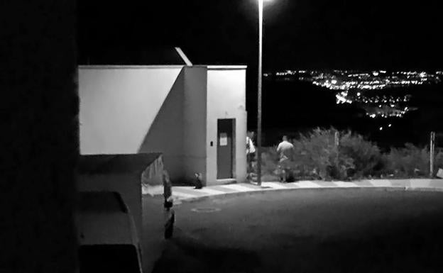 «Si vienes a vigilarnos, serás tú el vigilado»: Merodeadores en el barrio de Las Colinas de Roquetas