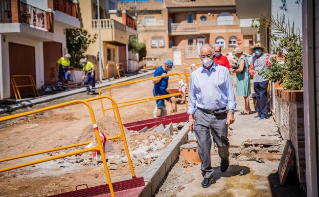 Amat se defiende de las críticas de la oposición por las obras asegurando que Roquetas es un referente de gestión