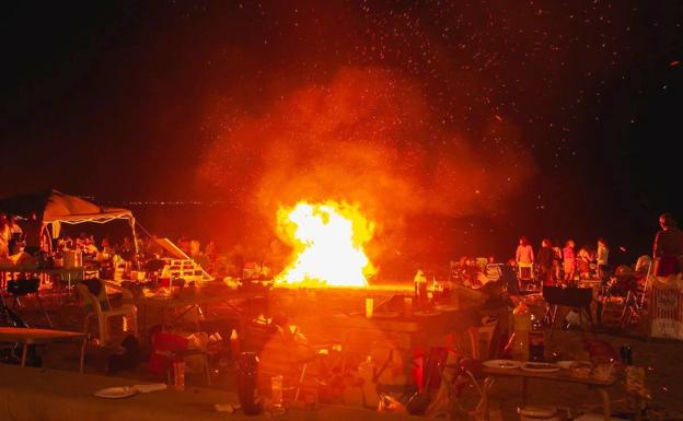 Roquetas cerrará sus playas en la noche de San Juan a partir de las diez