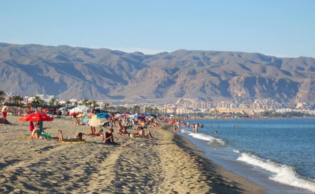 La UE subvencionará con 15.000 euros la instalación de puntos wifi en las playas de Roquetas