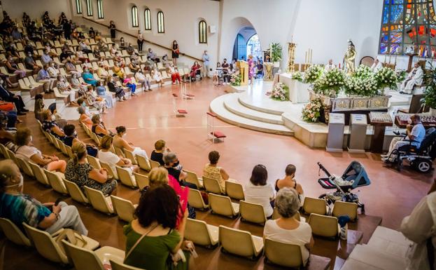 La Virgen del Carmen recibió el fervor de los vecinos de Aguadulce pese a no poder procesionar