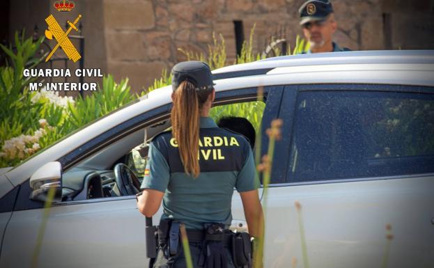 Detenido por golpear a su víctima hasta dejarla inconsciente, robarle 300 euros y abandonarla en un parque de Roquetas