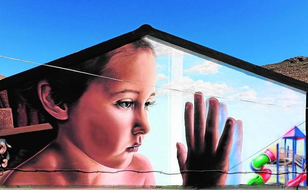 Vícar se llena de murales sobre la Covid-19