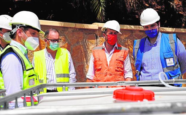 Ayuntamiento e Hidralia prueban un sistema que reduce los olores de las aguas residuales en un 90%